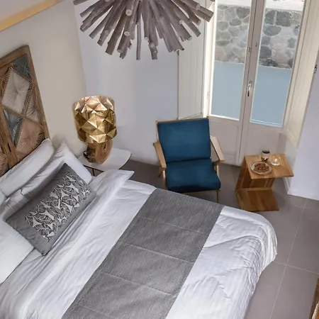 White & Co Santorini Villa Pyrgos Kallistis