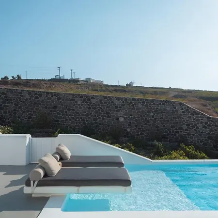 White & Co Santorini Pyrgos Kallistis