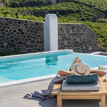 White & Co Santorini Pyrgos Kallistis